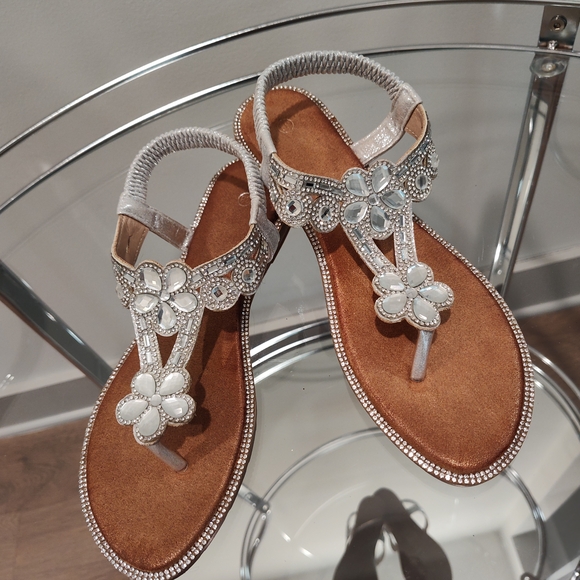 Elegant Floral Embellished Sandals - Picture 1 of 9